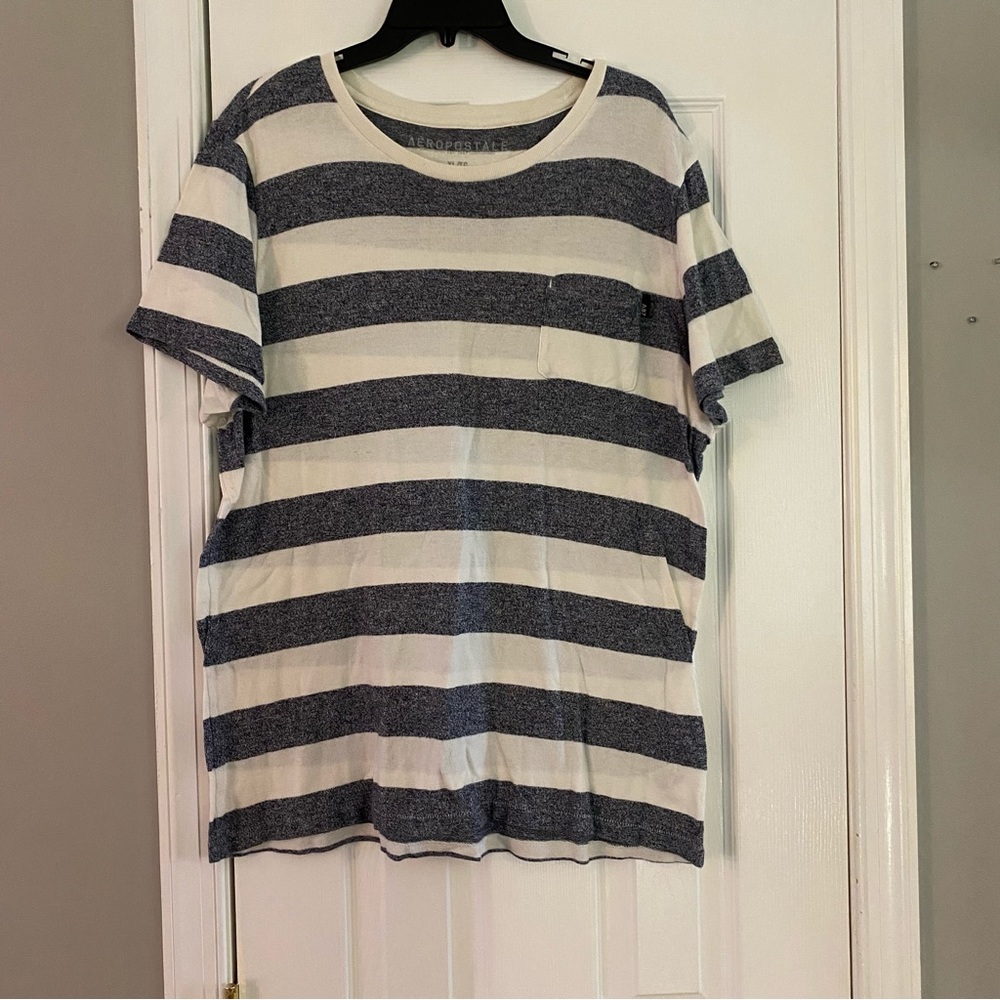 Aeropostale Men’s Heathered Blue and White Striped Short Sleeve Pocket Tee XL